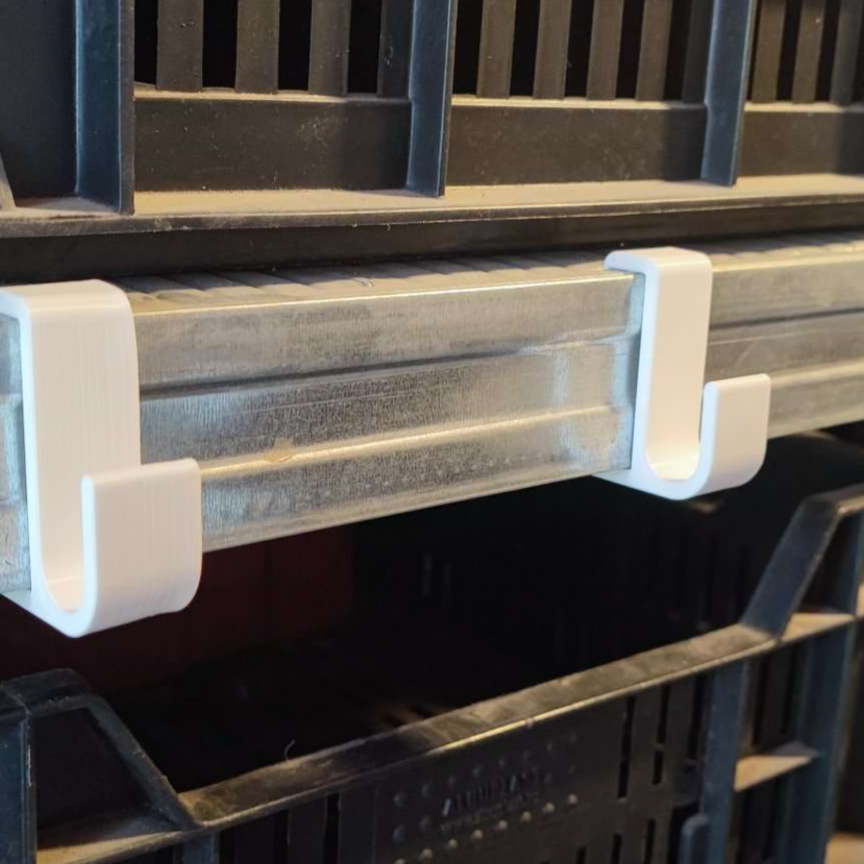 Clip-on hanger hook for METALSISTEM S1 shelves