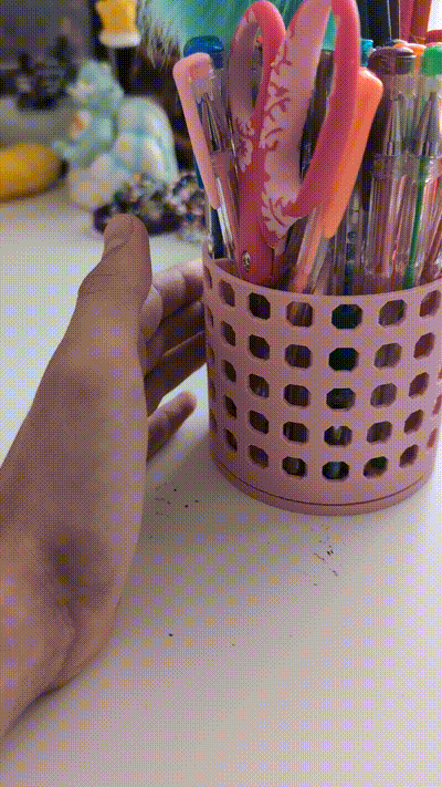 Free-Spinning Art Organizer/Cup
