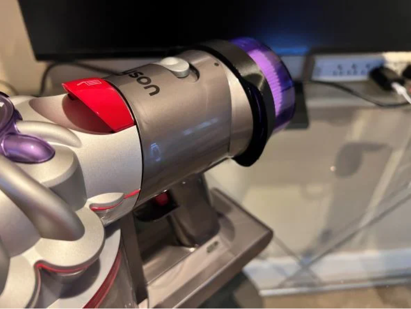 Dyson V8 Exhaust Diverter forward
