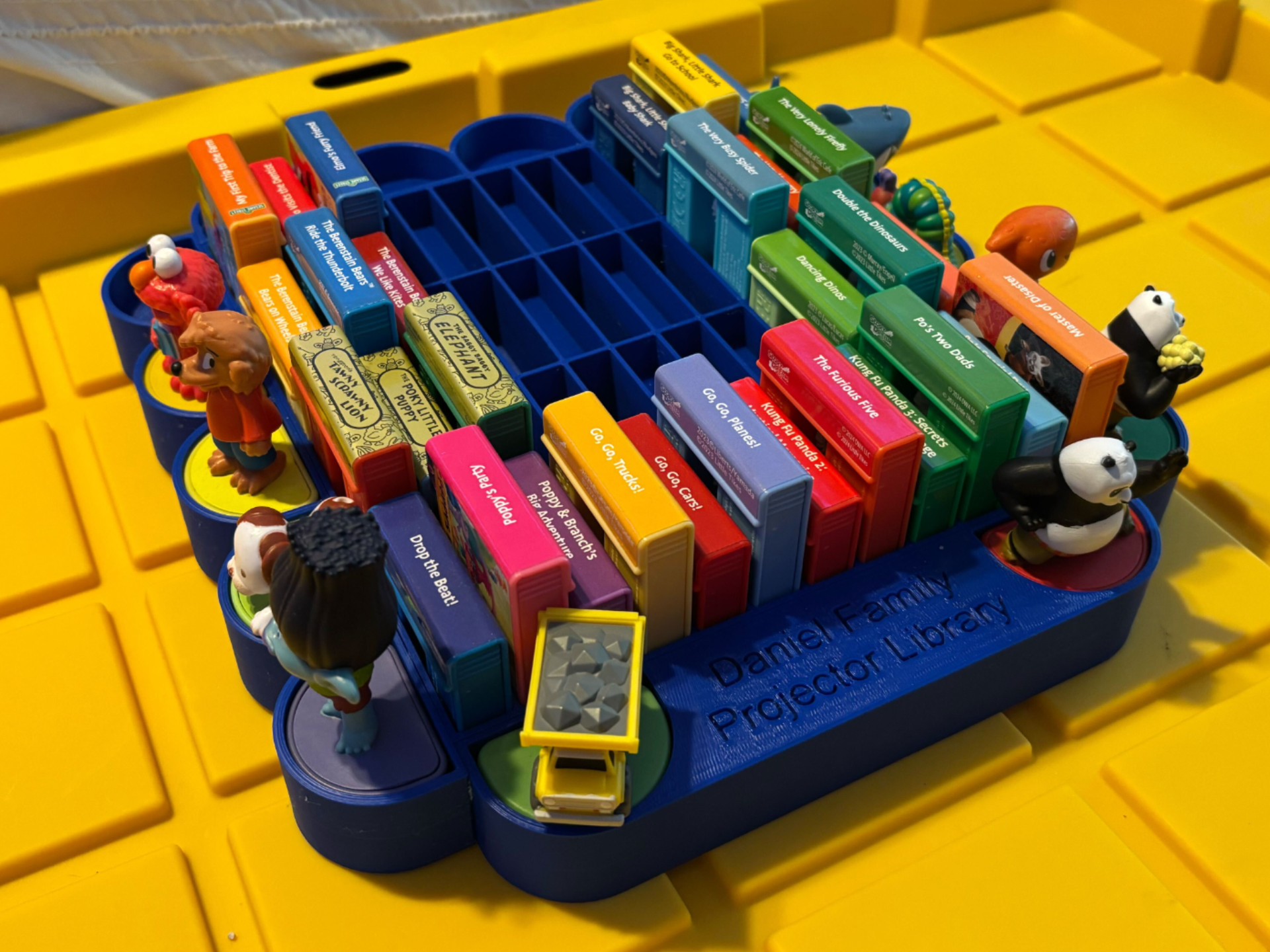 Little Tikes Story Dream Machine Projector Library