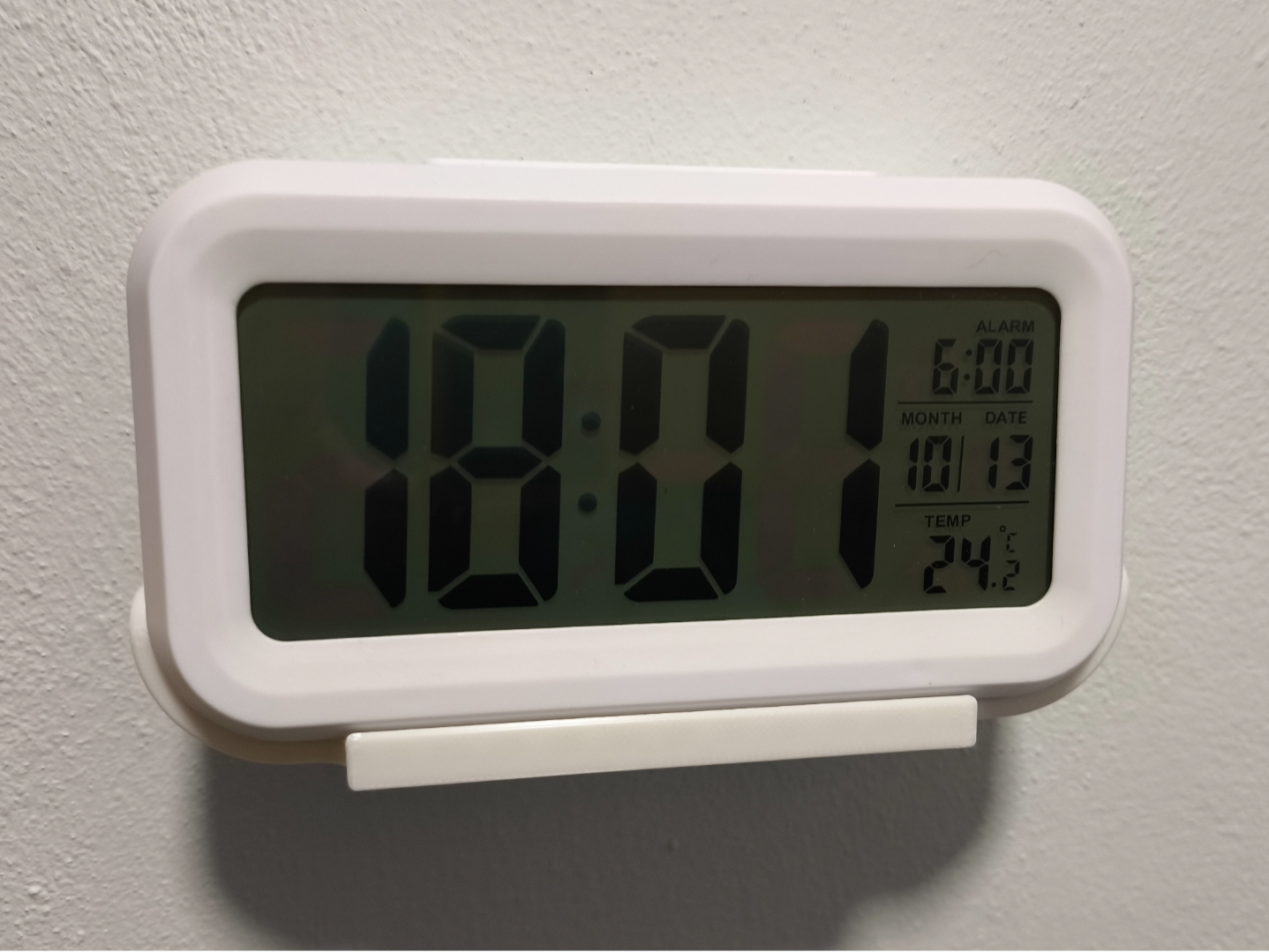 Wall-mounted shelf for Lesipee Digital Alarm Clock