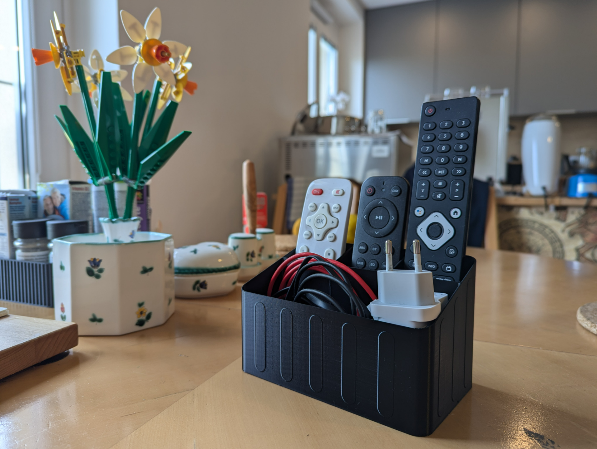 Chaos Containment (Holder for 3 Remotes)