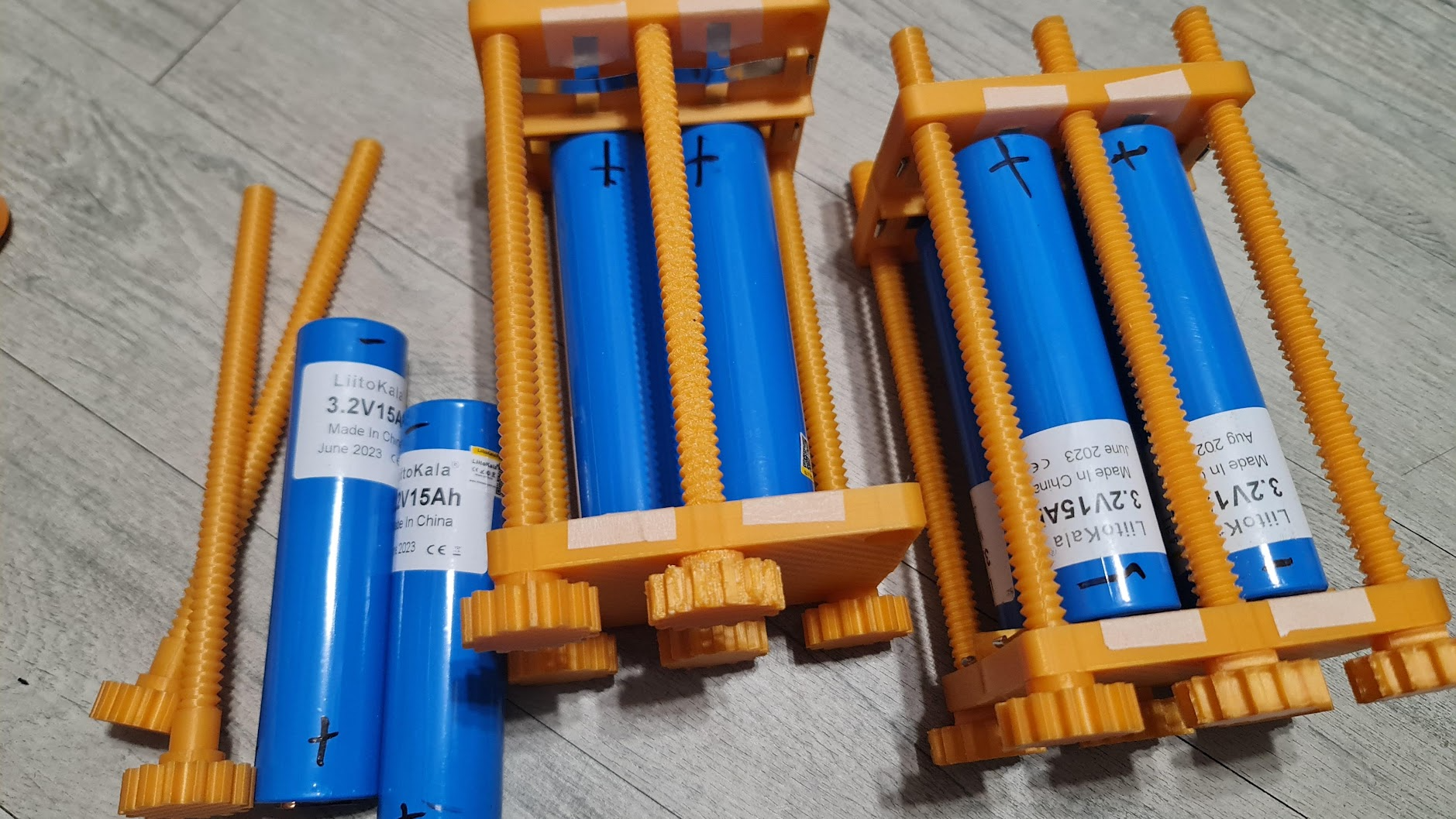 Cylindrical Battery Vise Case - For large Lithium Batteries