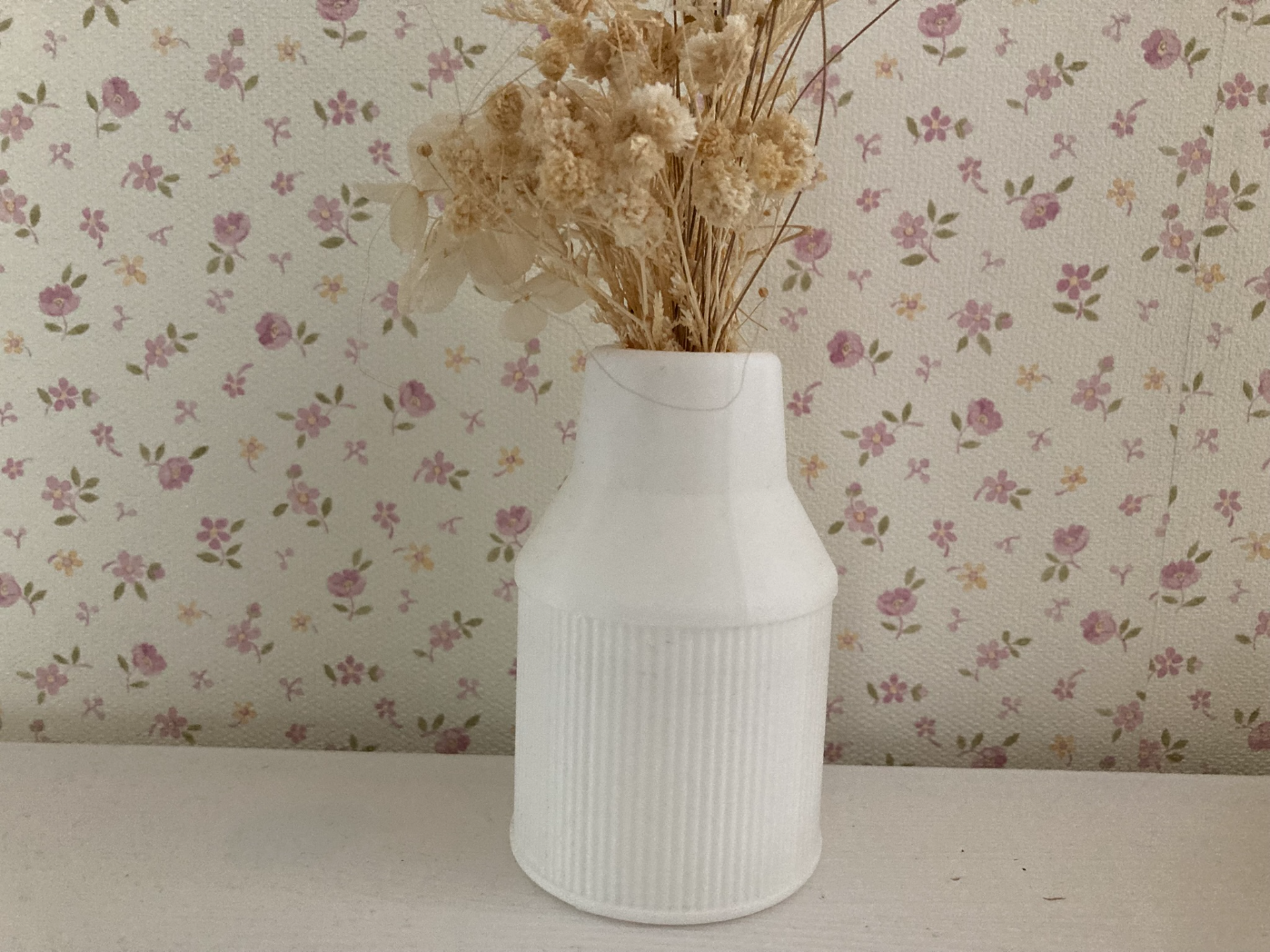 Moderne geriffelte Vase – minimalistisch & zeitlos