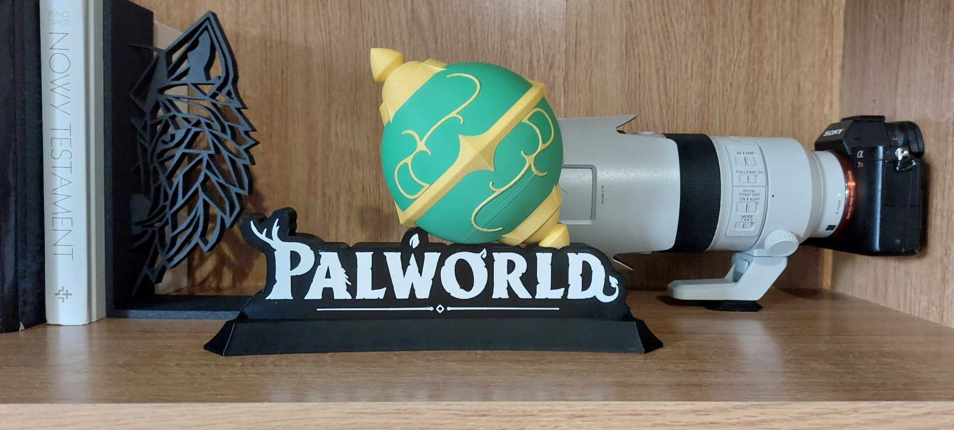 PalWorld Spheer with Logo and Stand