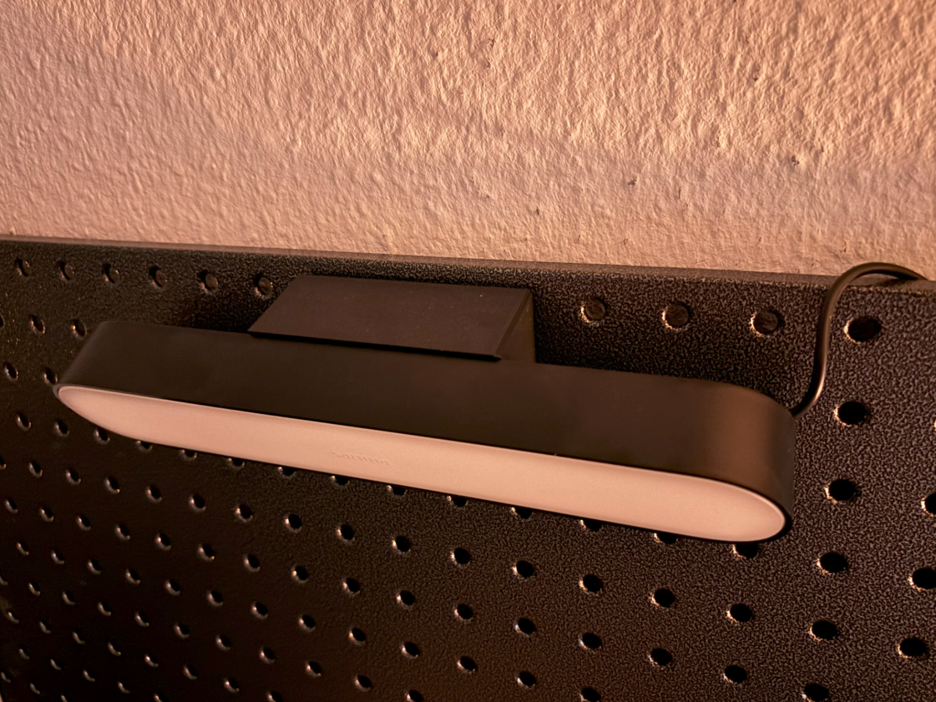 Workbench Mount - Philips Hue Lightbar (45° Angle)