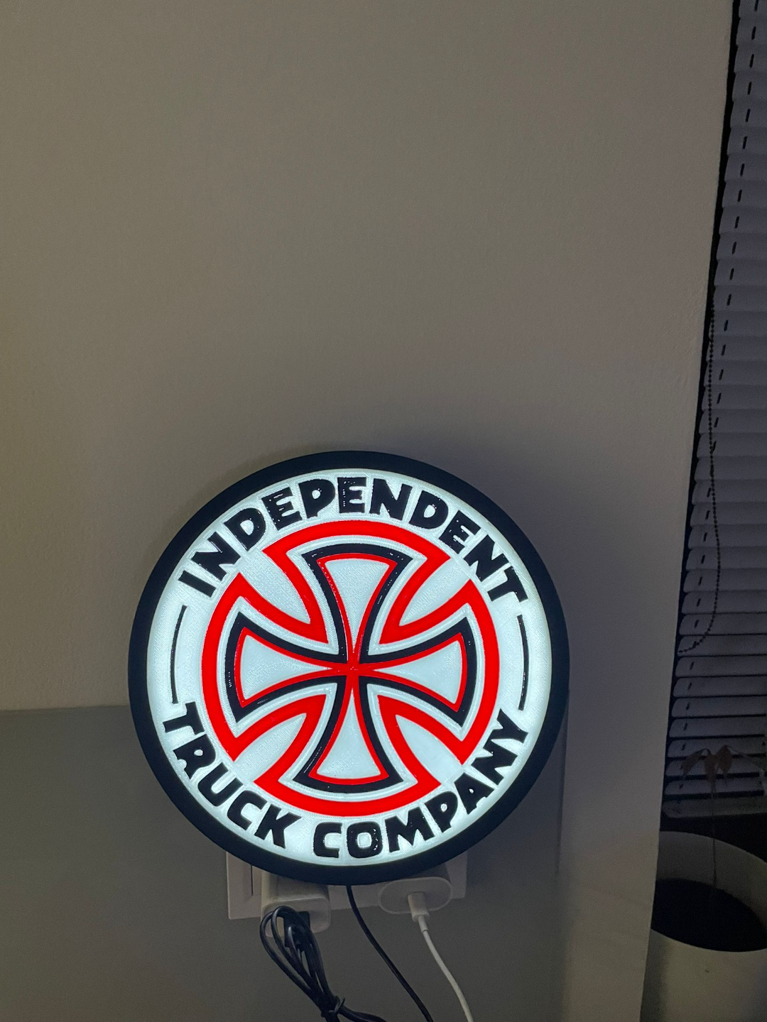 Lampička INDEPENDENT