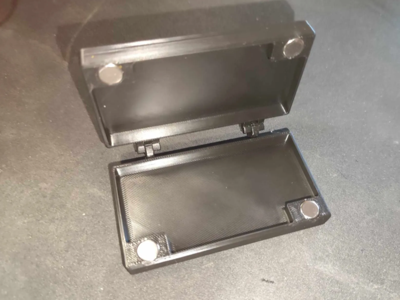 Mini pocket magnetic box