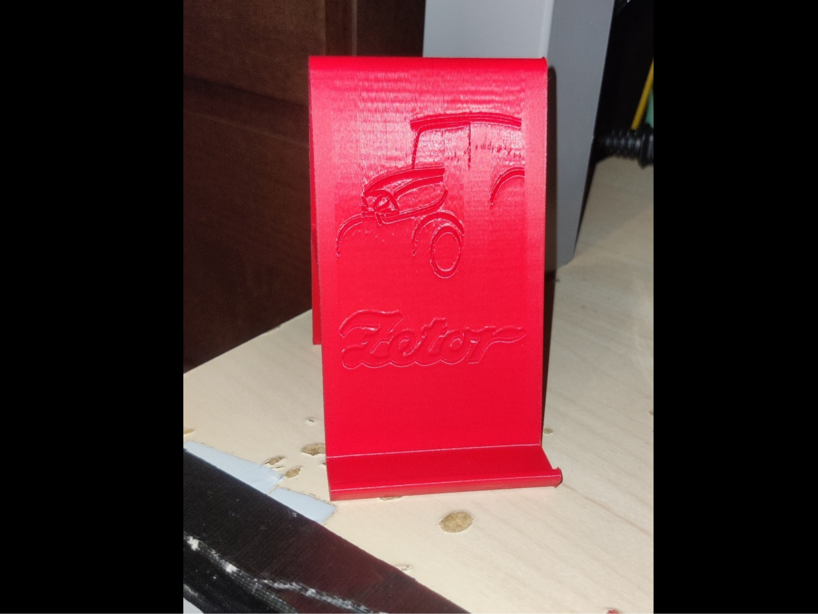 Zetor phone stand