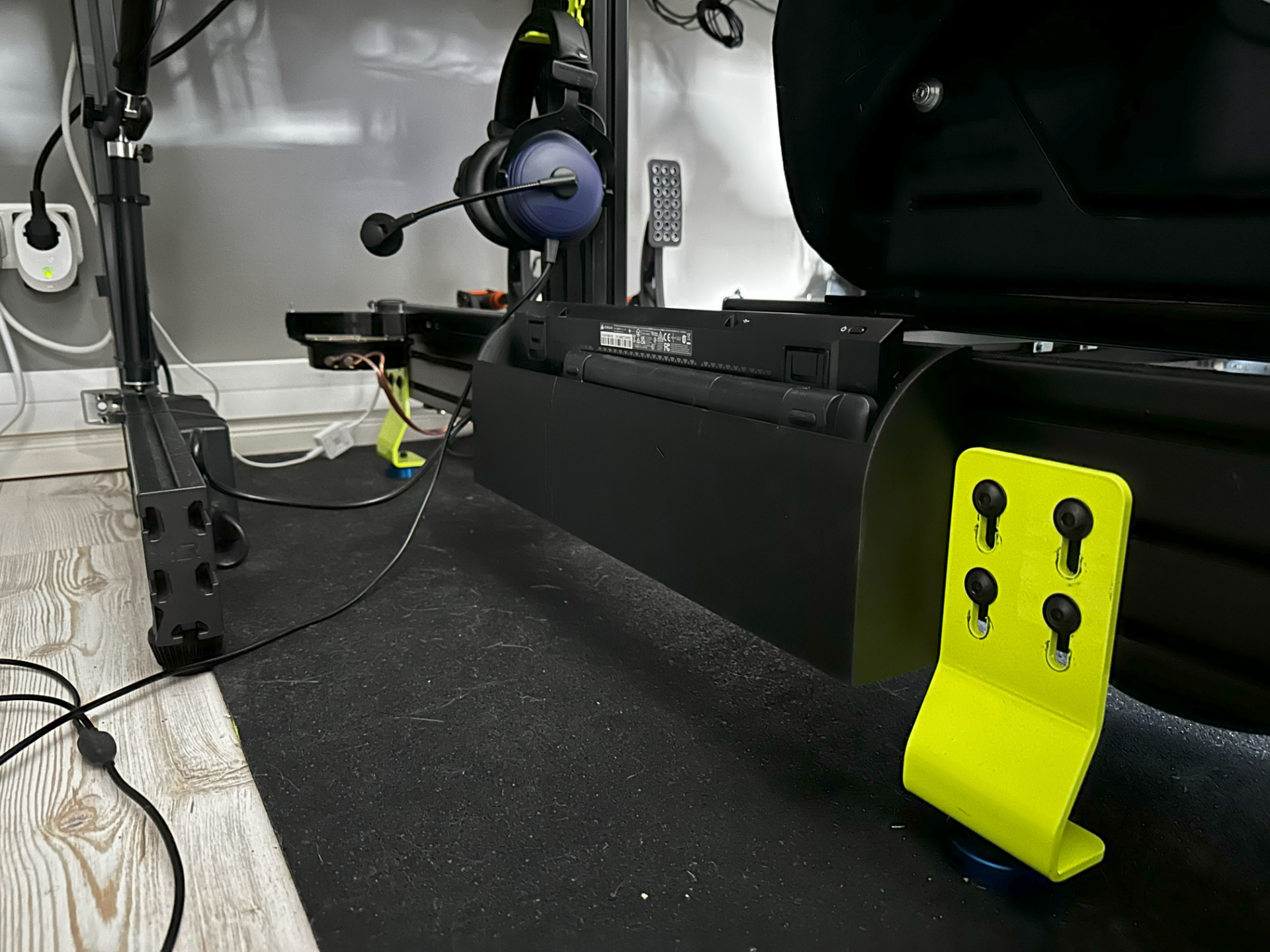 Dual Keyboard holder for Simracingrig
