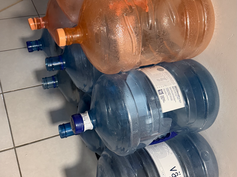 5 gallon water jug organizer