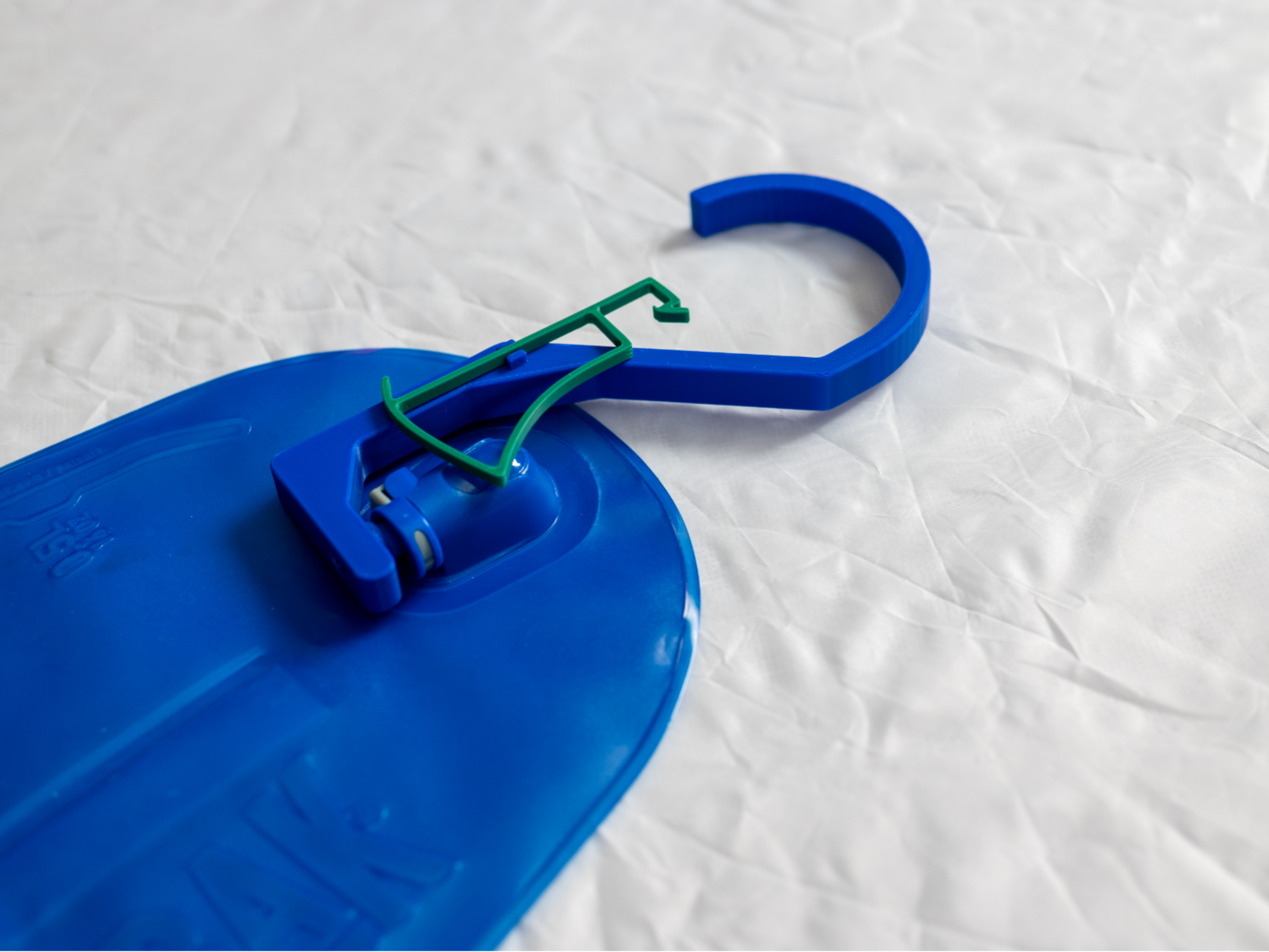 Camelbak reservoir hanger and dryer