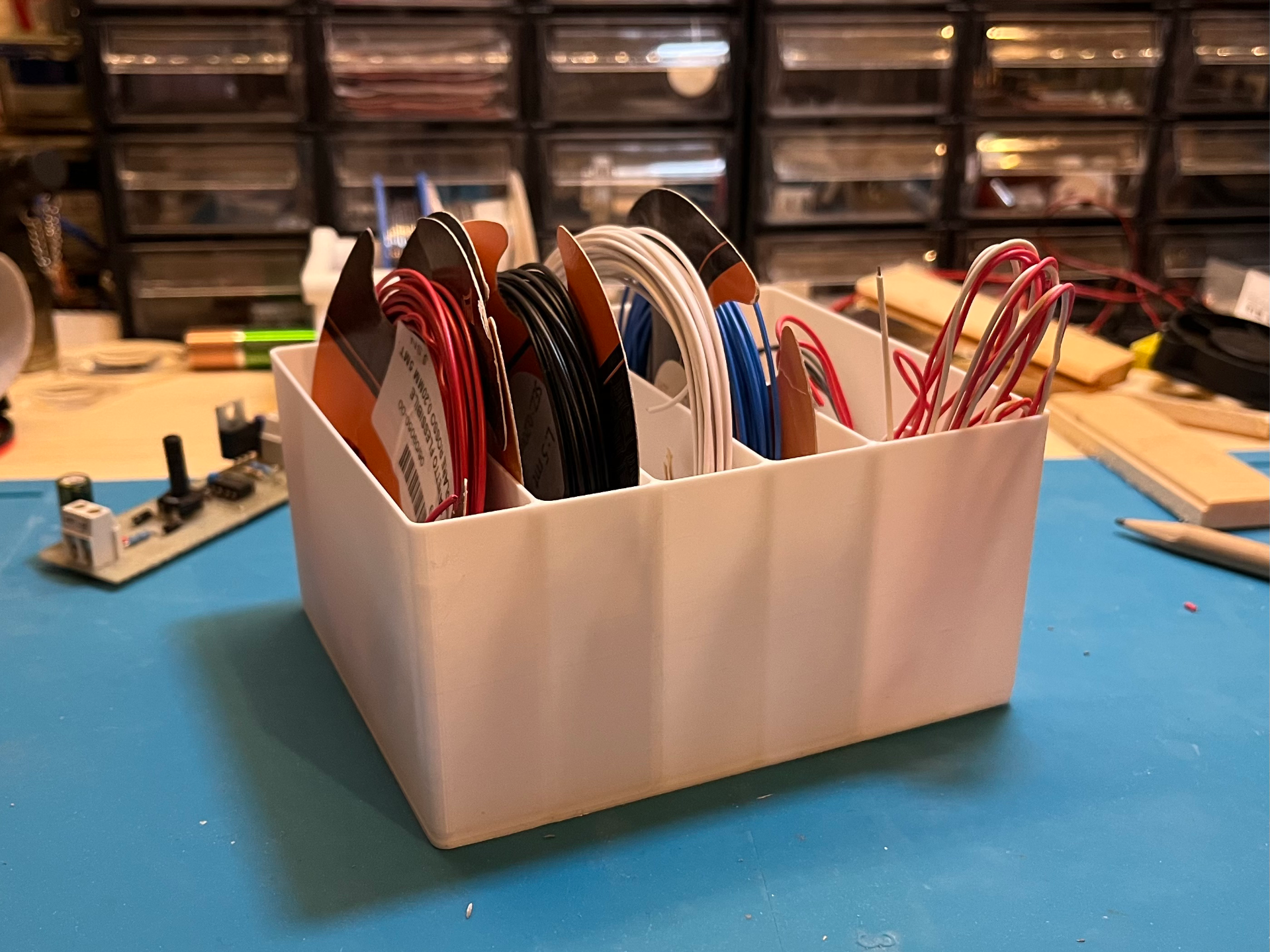 Wire spools organizer