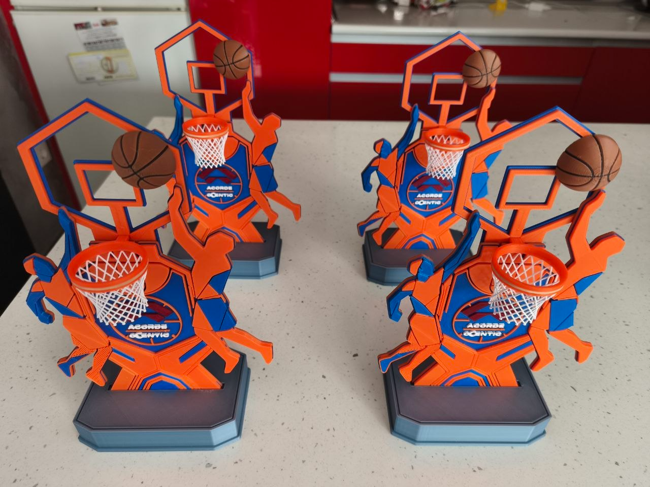 Trofeo para torneo de baloncesto con logo persona