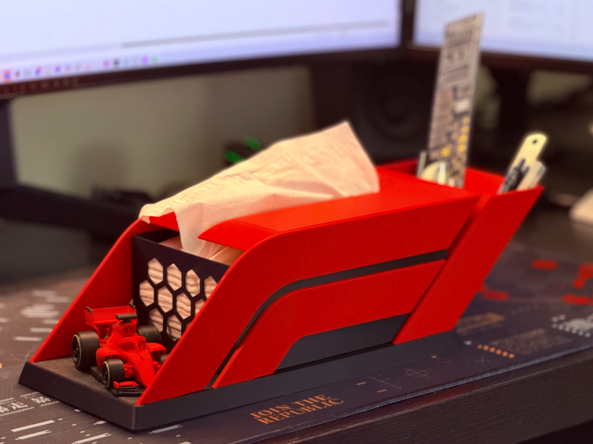 F1 Logo Tissue Box + Pen Holder