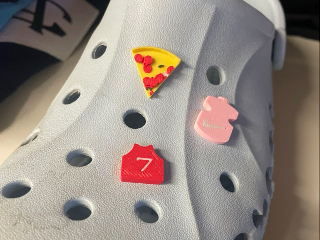 croc pins :pizza - bottle Nike - basketball jersey