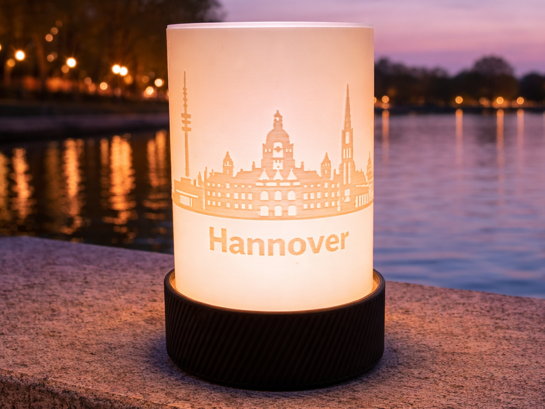 Hannover Skyline Leuchtzylinder voller Glanz