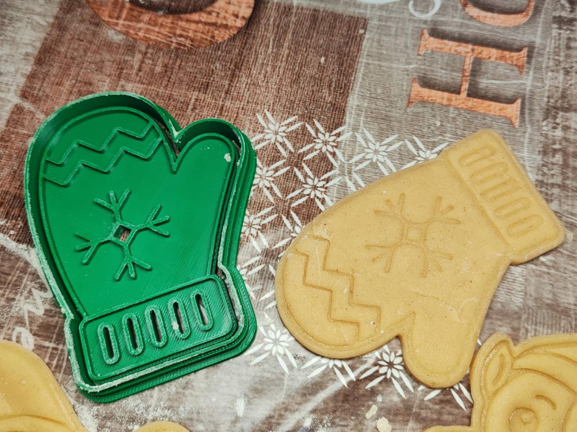 Cookie cutter a gift and a glove