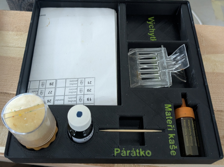 Gridfinity 5x5x4U box for marking pad for queens
