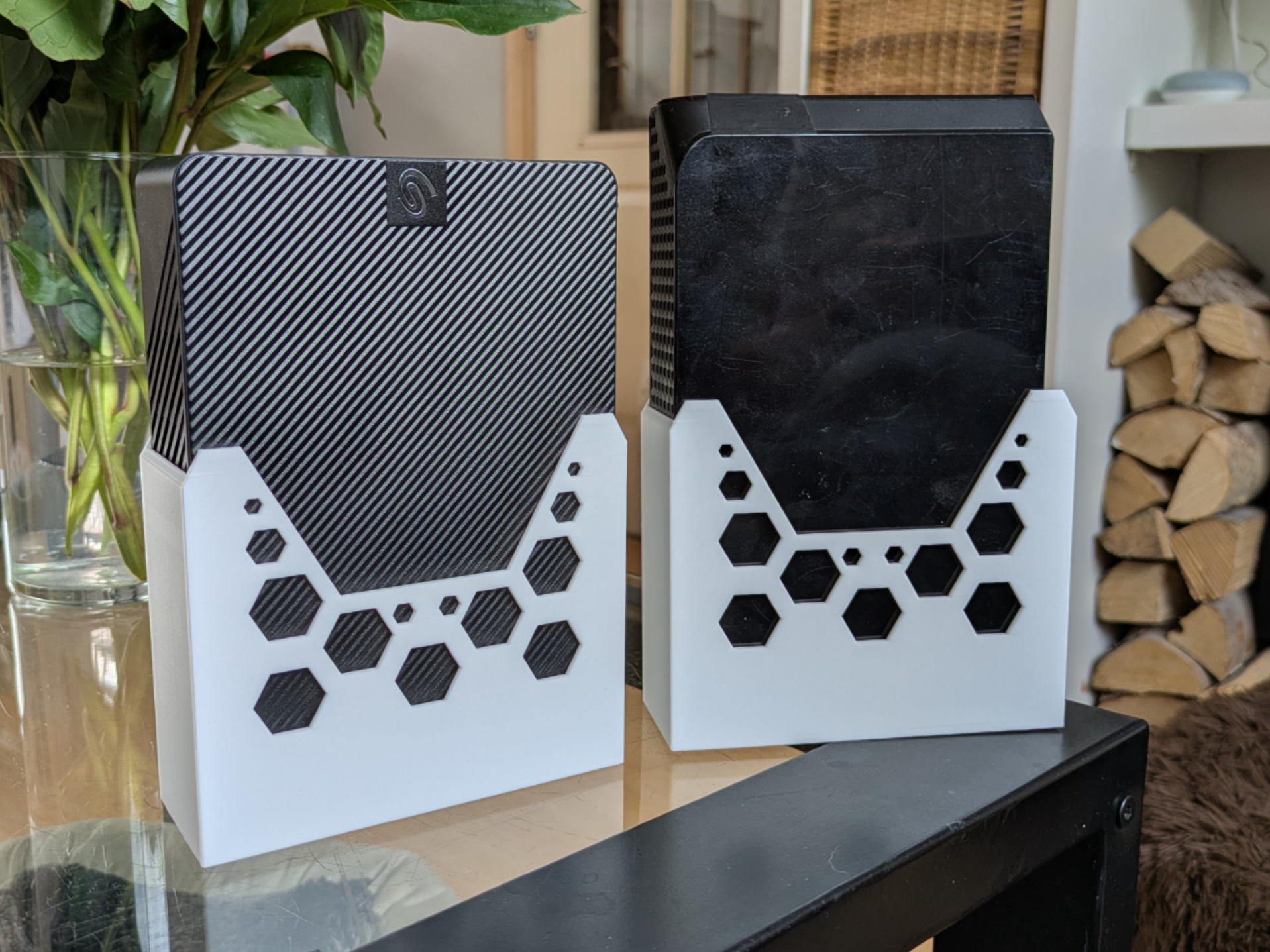 External harddisk wall mount