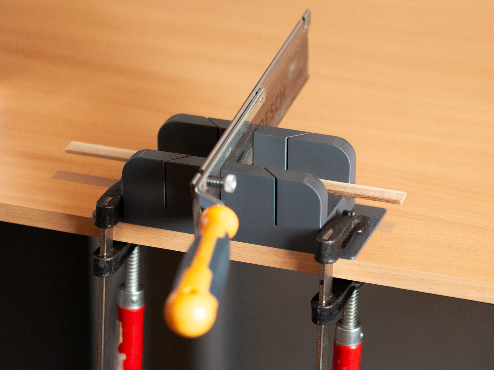 Compact Mitre Box to be Used with Clamps
