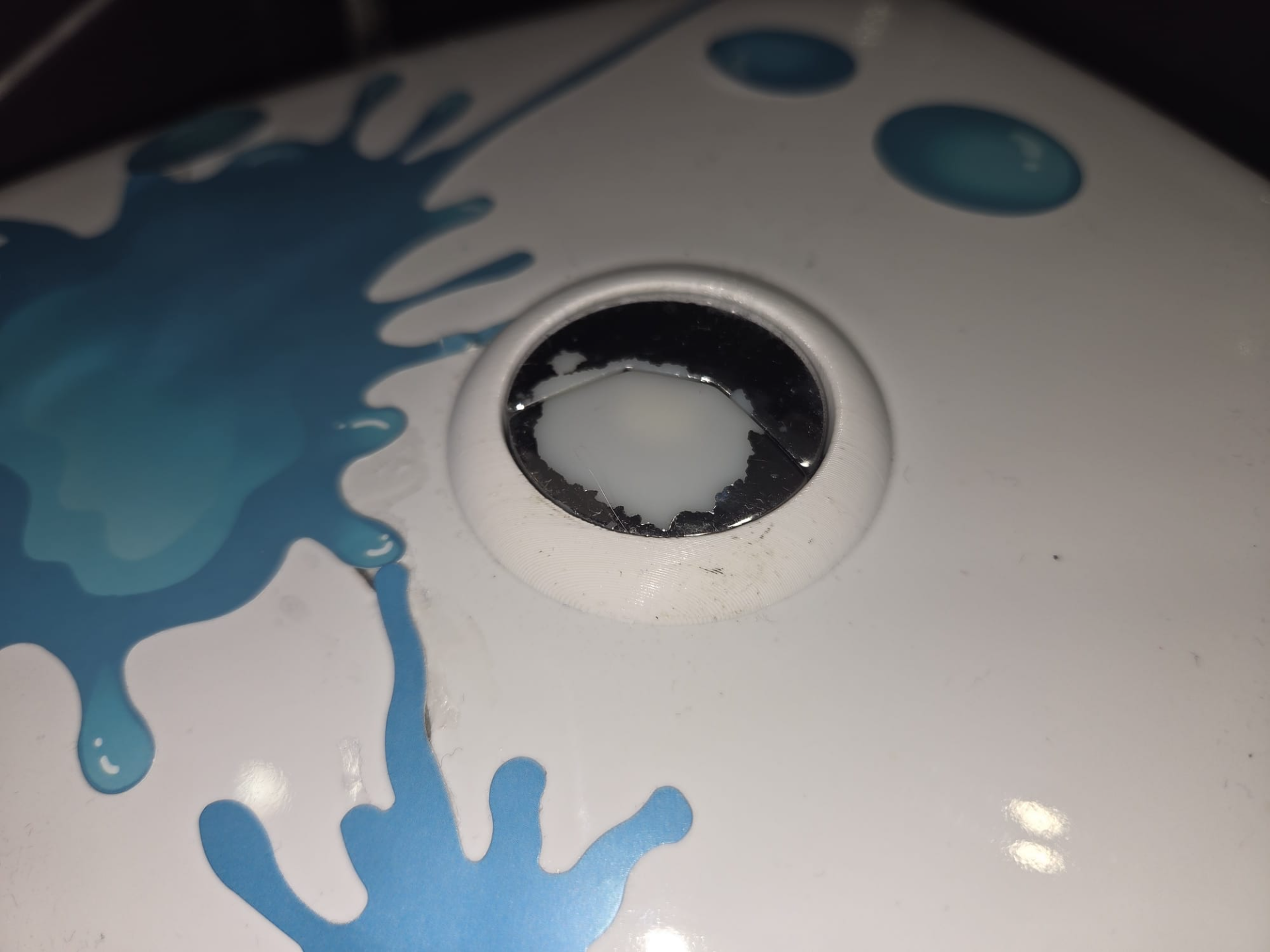plastic element of the toilet tank