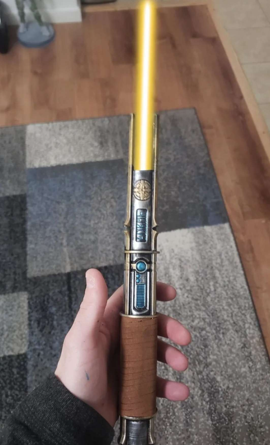 Fractured Ashla Custom Lightsaber