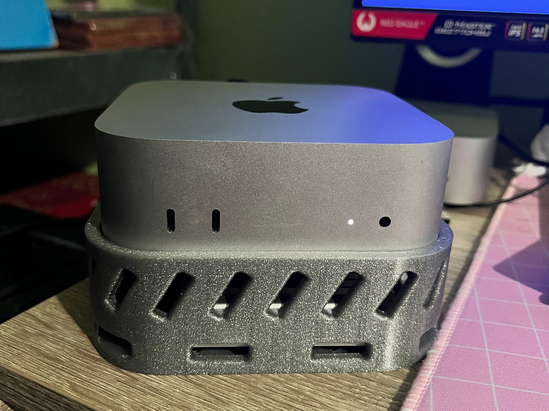 M4 Mini raiser/dock with holder for OWC Express1M2