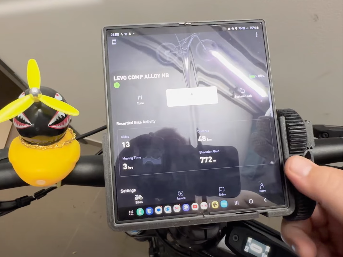 ZFoldGrip: The Ultimate Z Fold 6 Mount