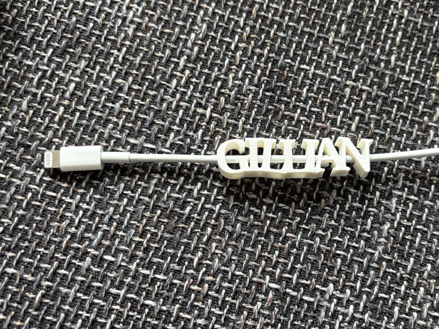 Charching cable name tag "Gillian"