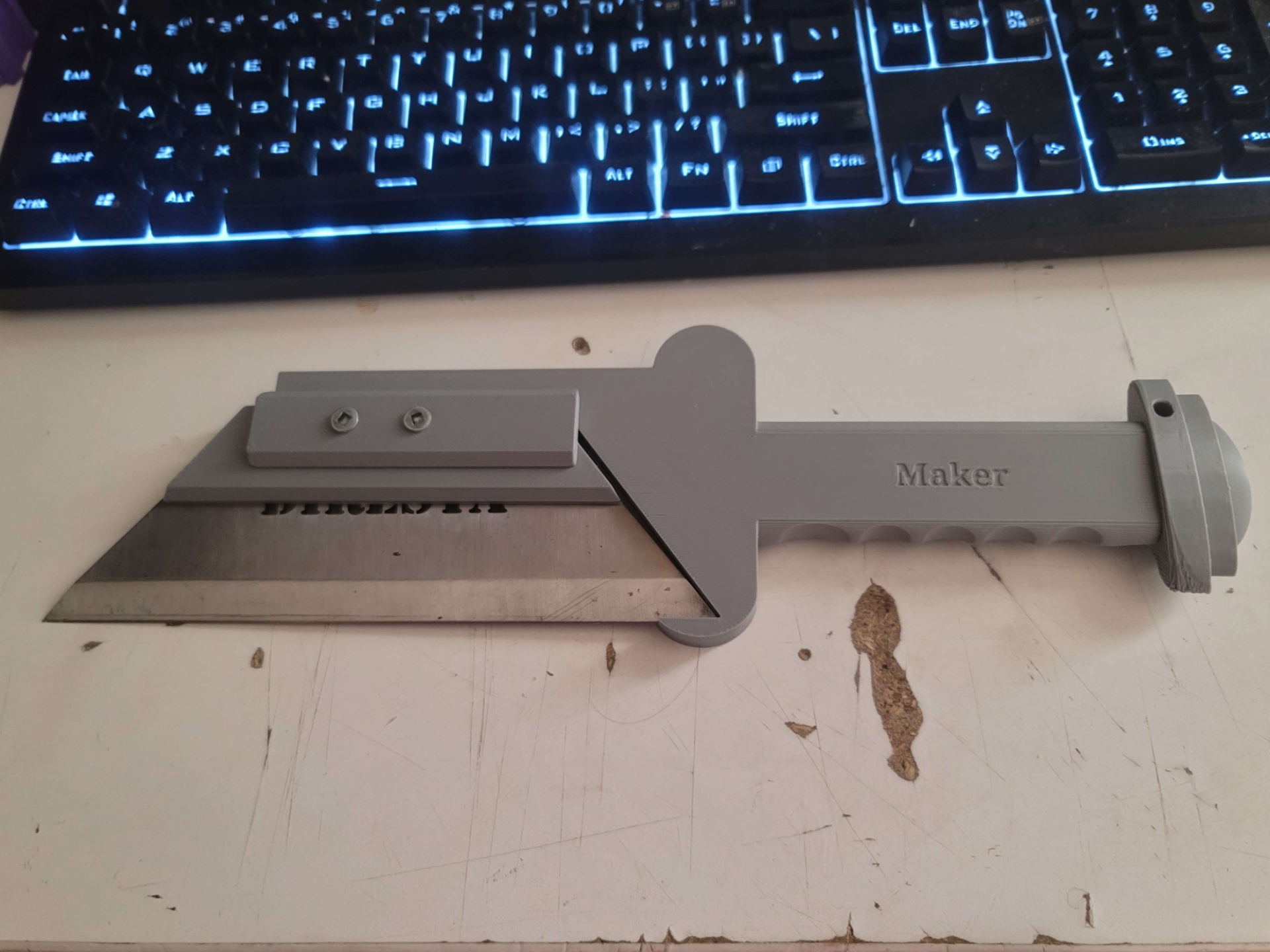 FHW DiResta Razor Sword handle