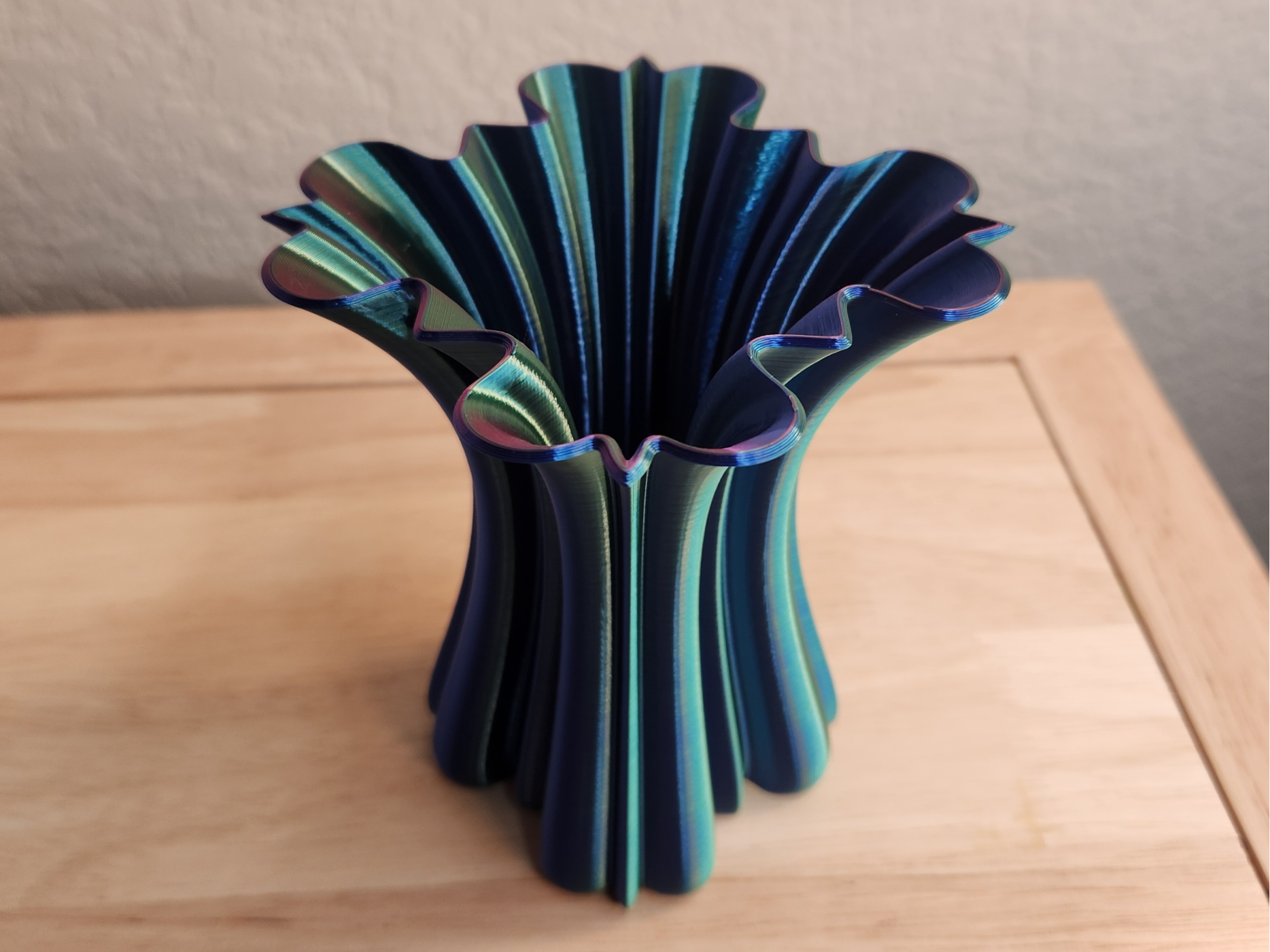 Slender Ruffle Pattern Abstract Decorative Vase