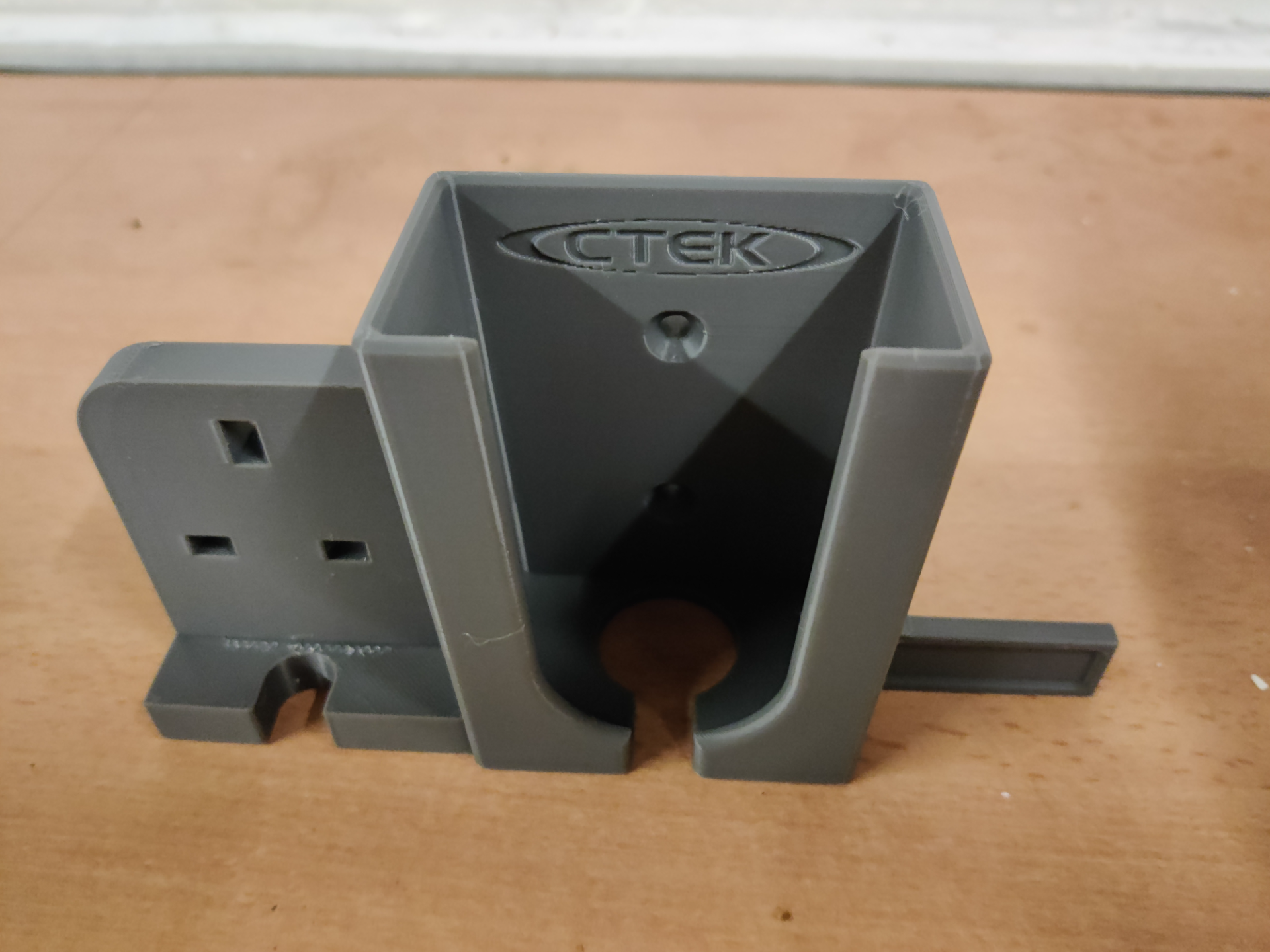 Ctek MXS5.0 Wall Mount UK V.2