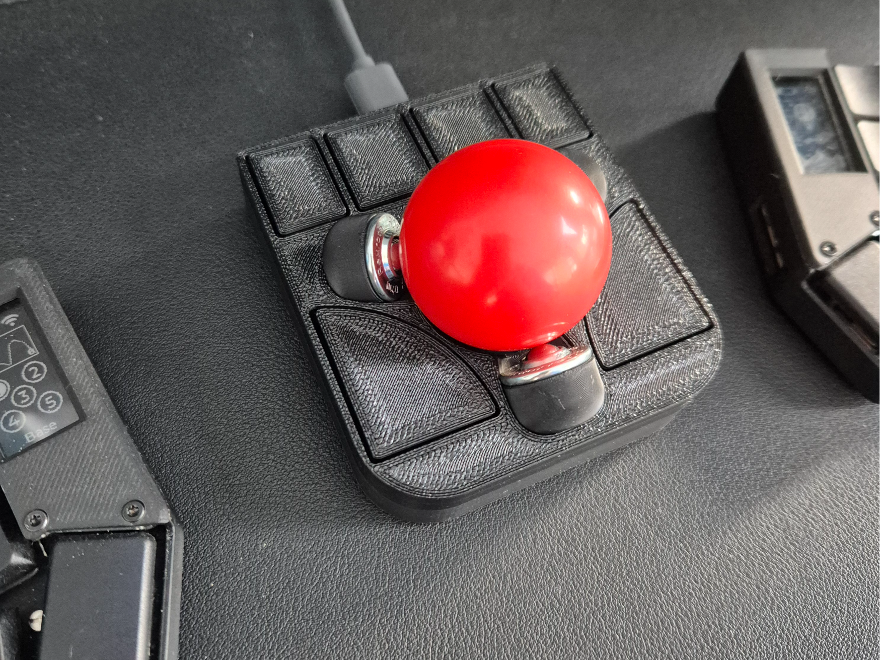 Small Ploopy Adept trackball case with BTUs