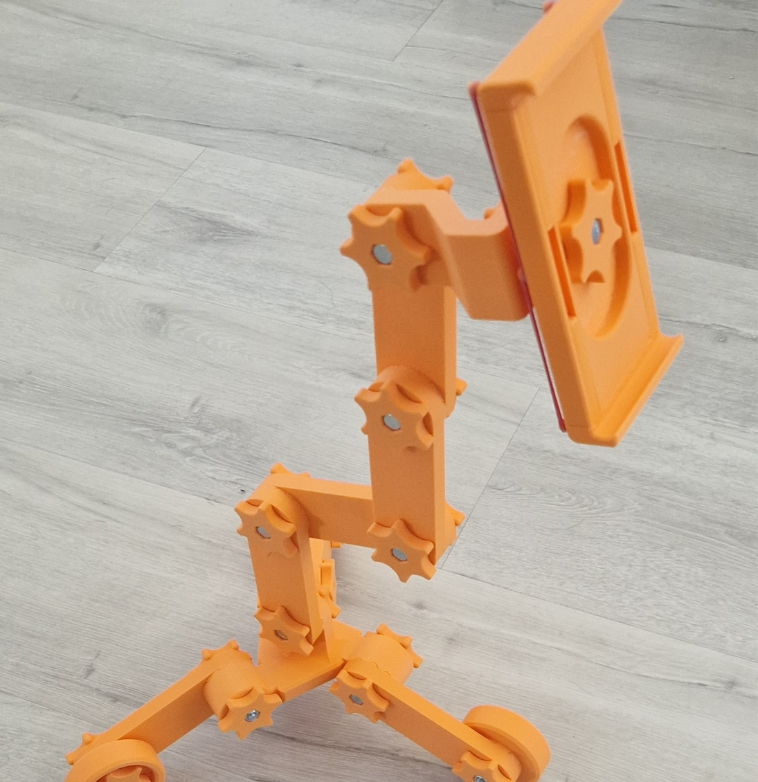 Modular tripod phonestand