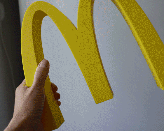 Letter M (Mcdonalds) Two plates. No support