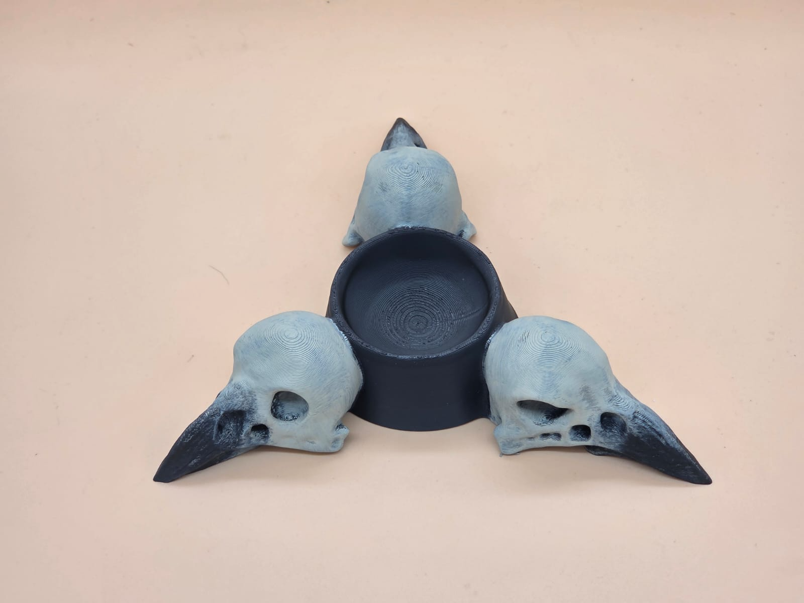 Rabenschädel Teelichthalter / Kristallkugel-Halter