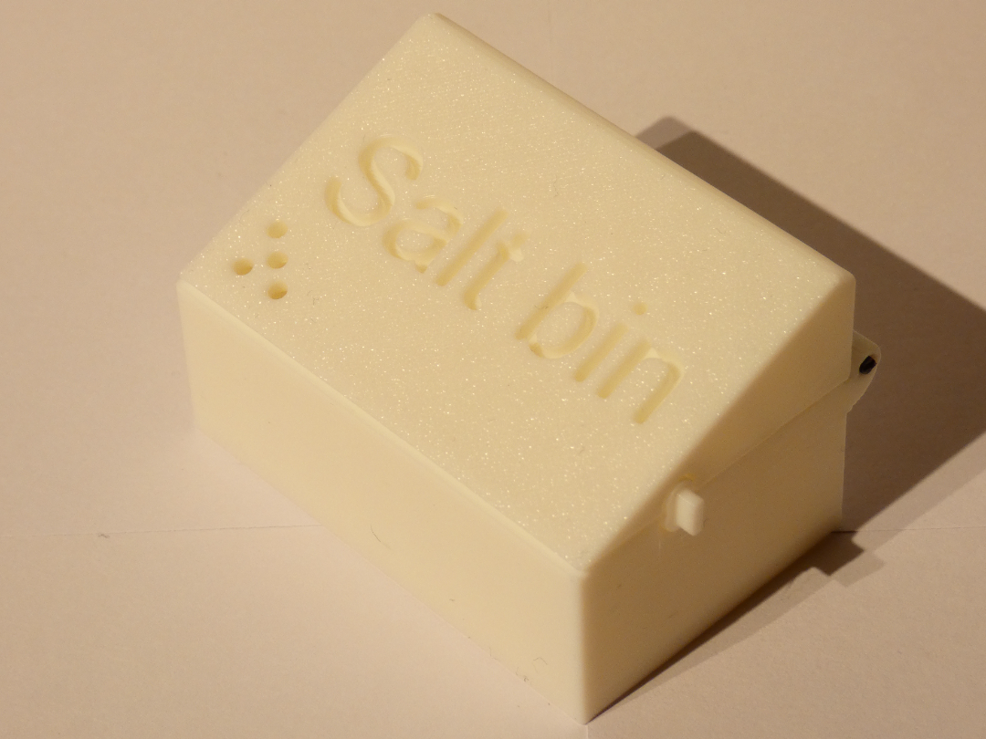 Grit bin salt shaker