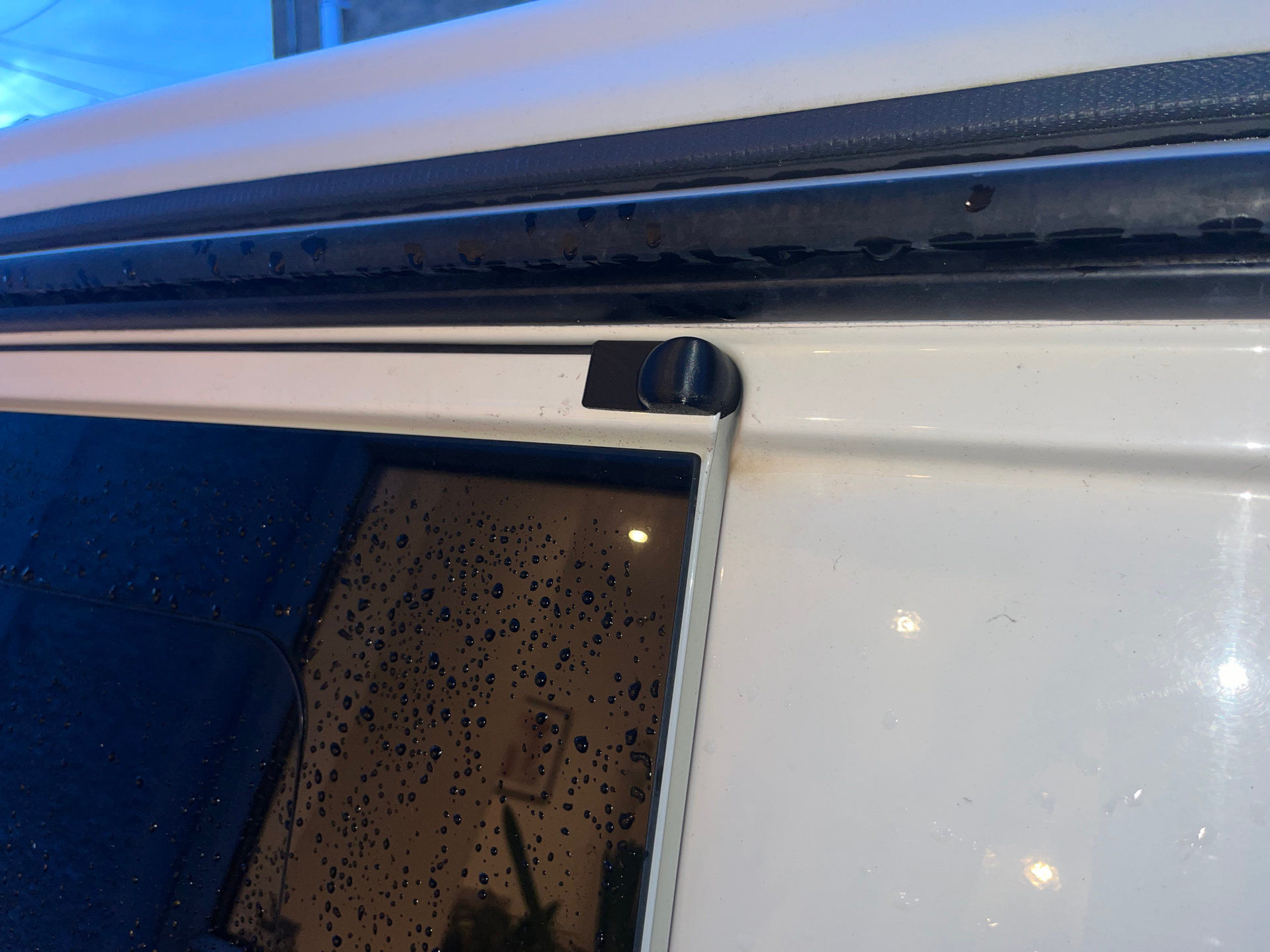 VW Transporter Awning Saver