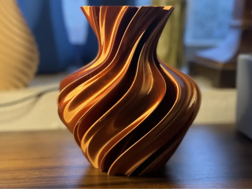 "Ribbon Amicus" Contemporary Spiral Vase