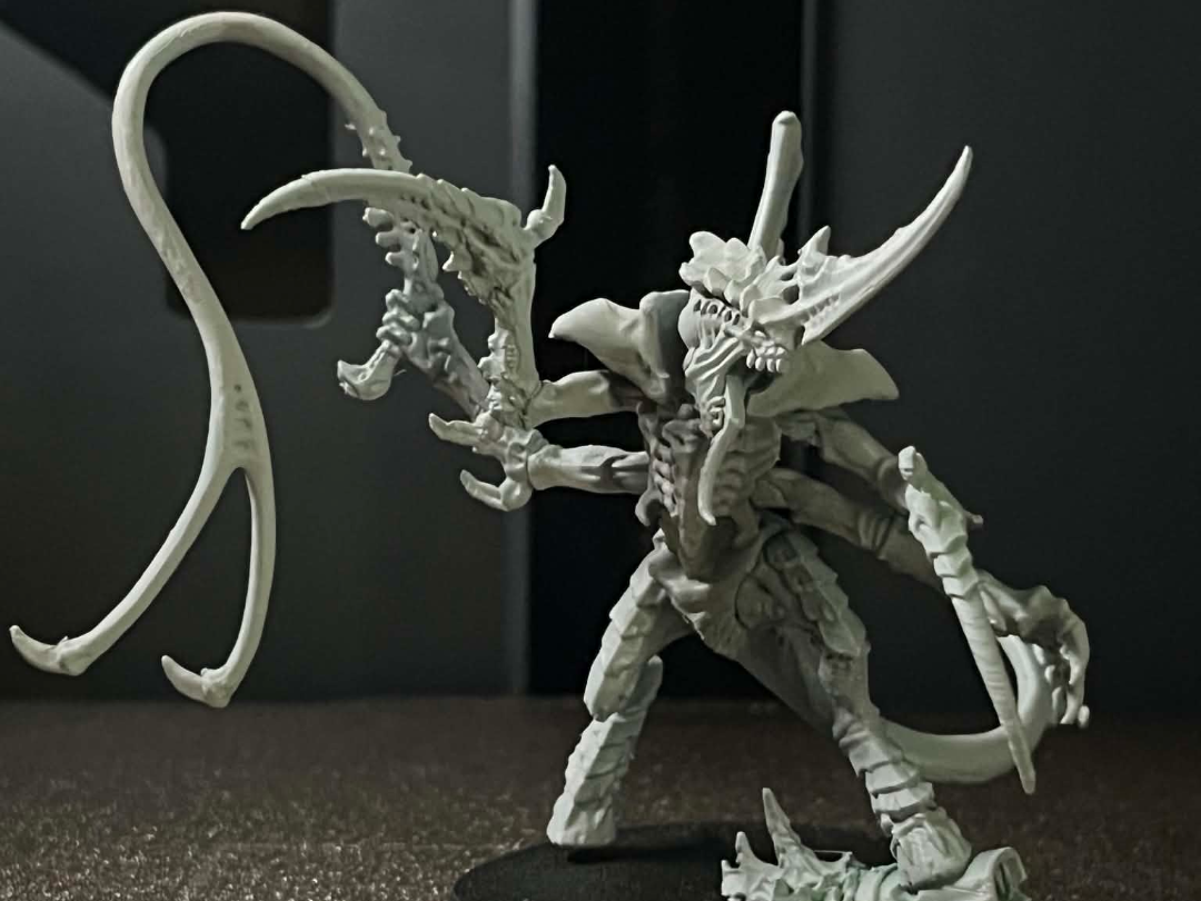 Space bug prime with whip