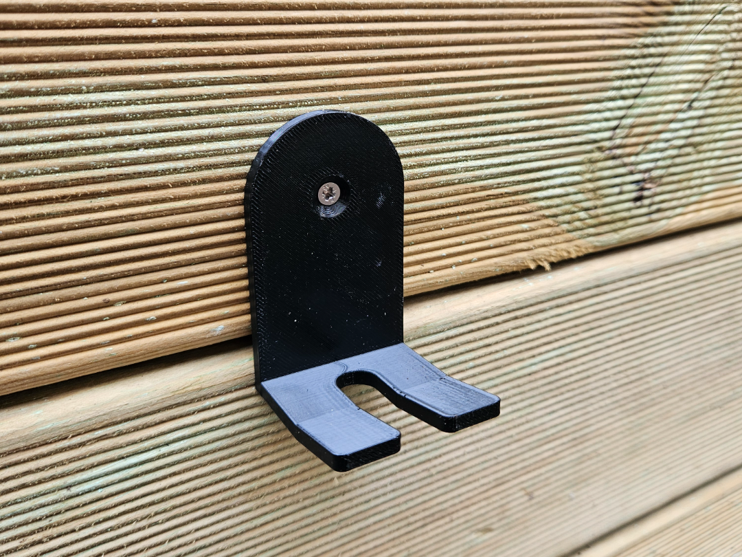 Halter für Gartengeräte