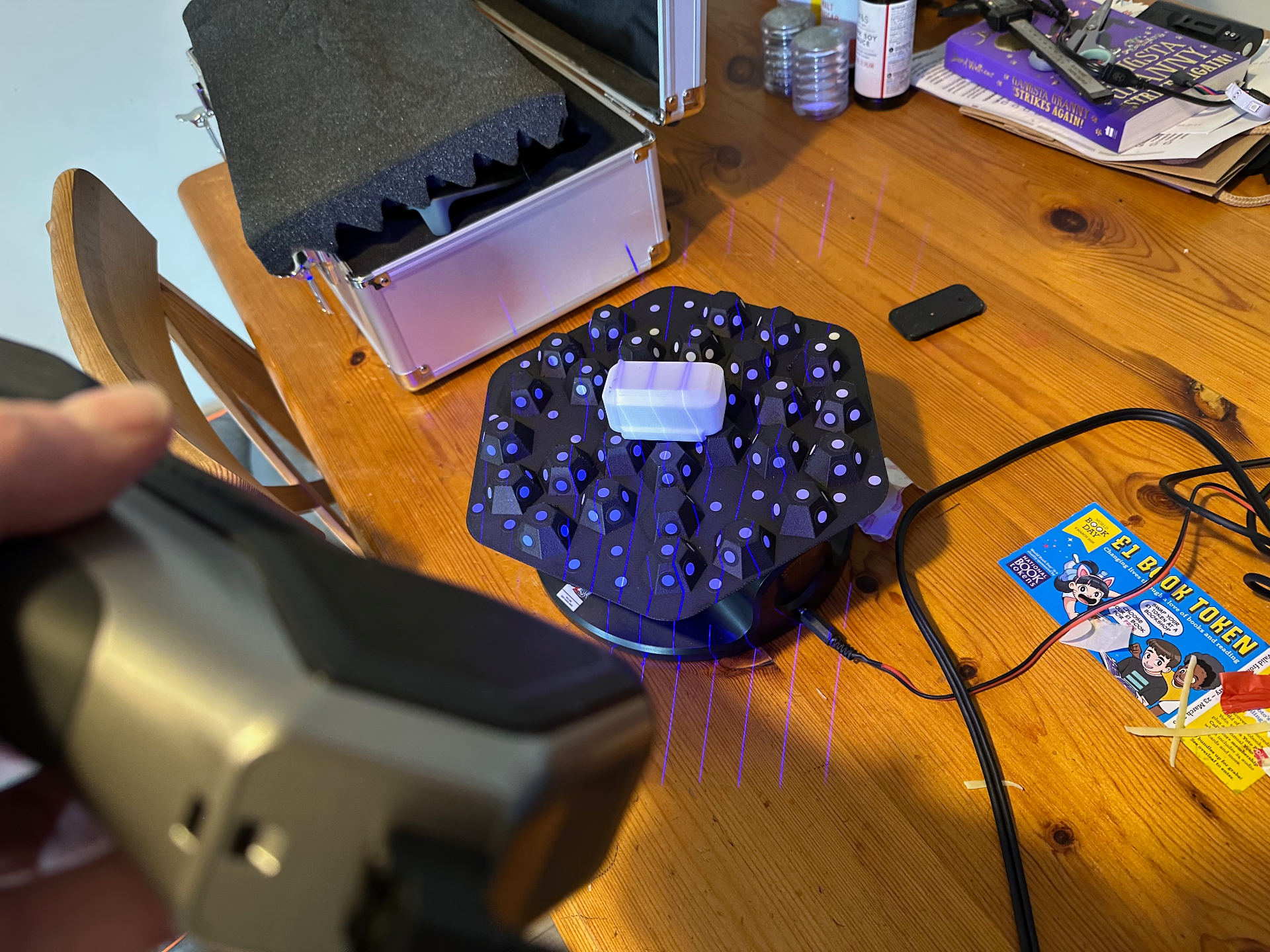 3D scanning turntable target with angles