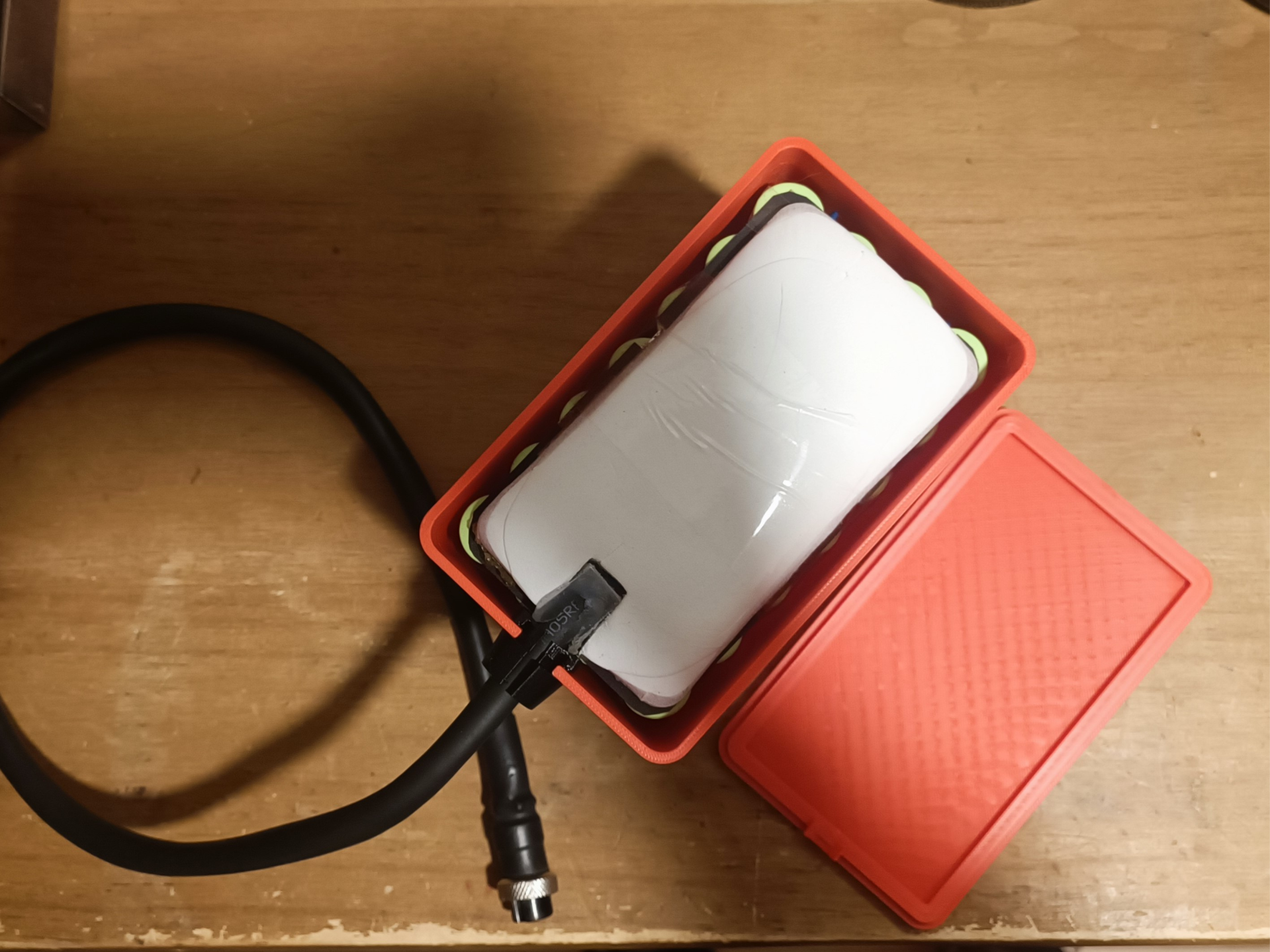 Battery Box 135x80x80mm (pull & bend safe)
