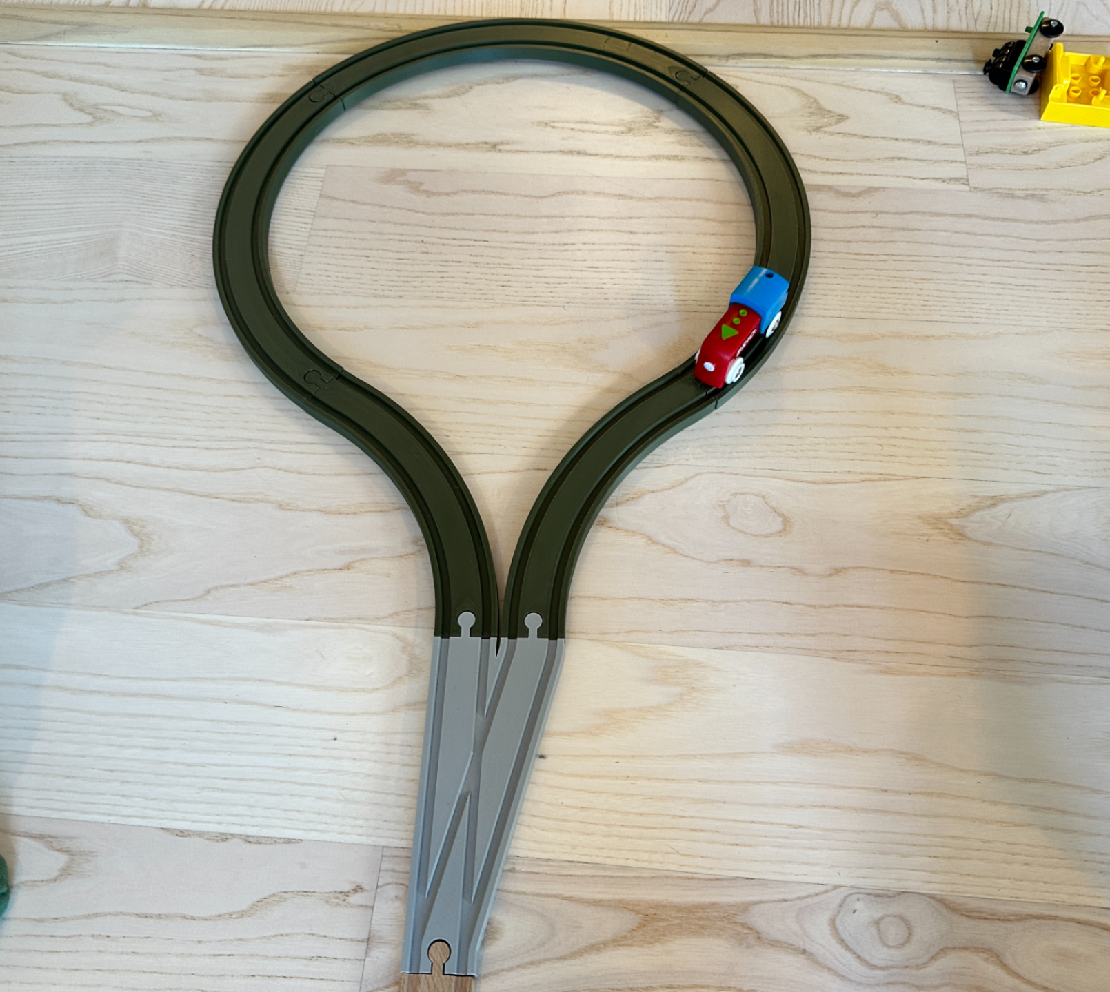 Brio train preferential switch with return loop
