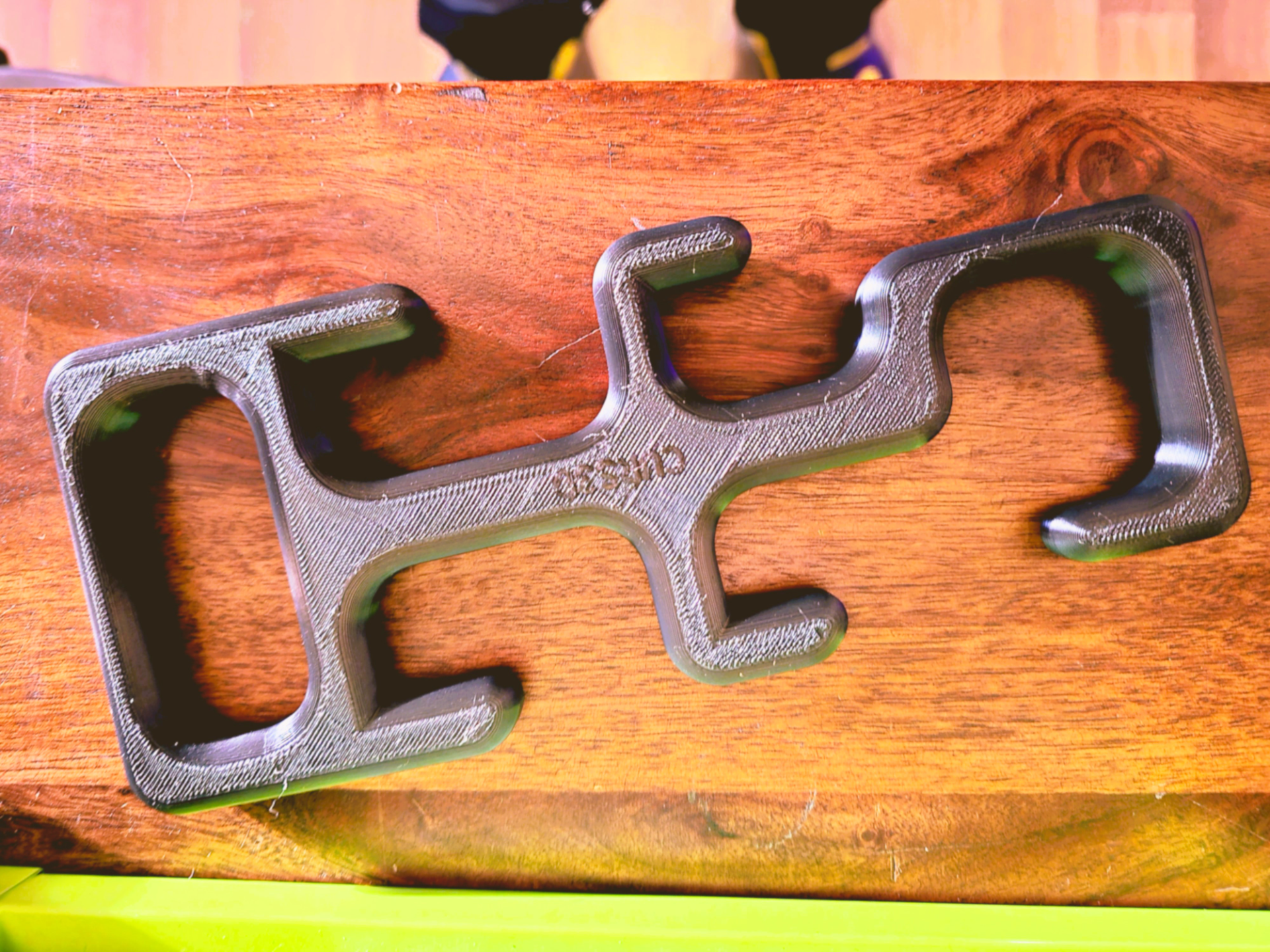 Hood Diagnostics Hanger
