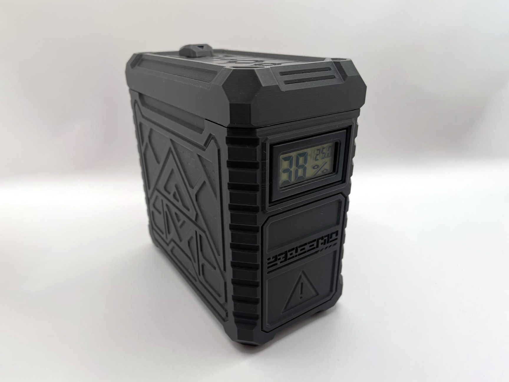 Storage case for desiccant