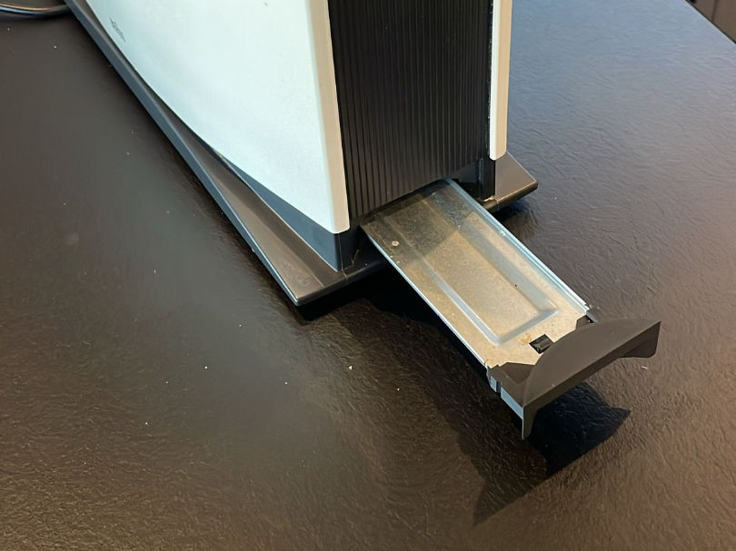Griff für Brotkrümelaufnahme am Braun Toaster