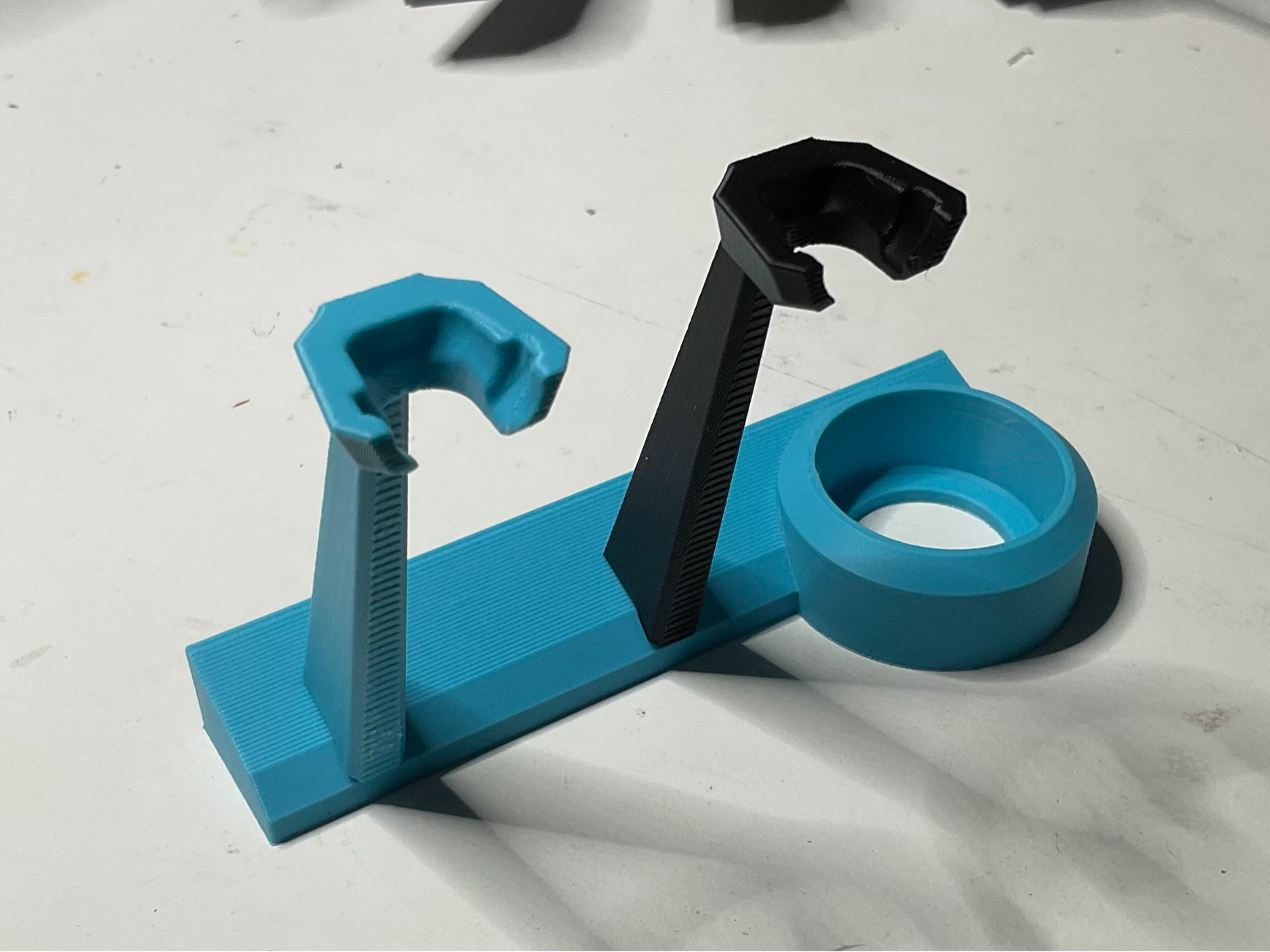 Oral-B Brush and toothpaste holder