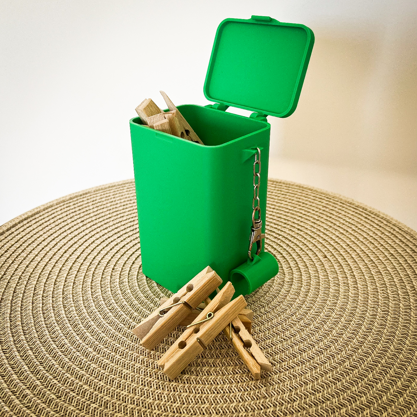 BOX WITH LID FOR CLOTHES PINS - NO SUPPORT